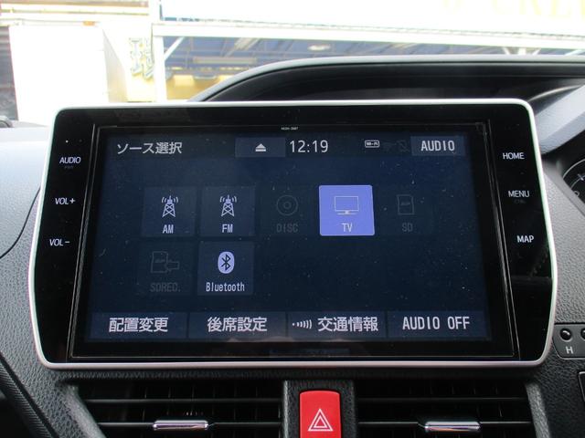 ノア ハイブリッドＳｉ　ダブルバイビー　禁煙車／セーフティセンス／純正１０型ＳＤナビフルセグ／Ｂカメラ／１２型後席フリップダウンＭ／ＨＤＭＩ＆ＵＳＢ／両側自動ドア／スマキー／ＥＴＣ２．０／クルコン／Ｓヒーター／ＷオートＡＣ／ＬＥＤライト／（13枚目）