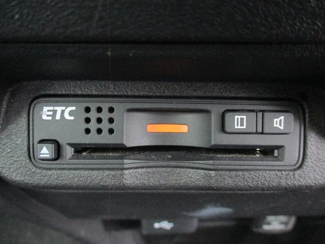 フリード Ｇ　プレミアムエディション　純正ＳＤナビフルセグＴＶ／バックカメラ／後席フリップダウンモニタ－／ＥＴＣ／両側自動ドア／スマートキー／イモビ／オートＡＣ／ＨＩＤライト／ハーフレザーシート／Ｍウィンカー／ＣＤ／ＤＶＤ再生／ＣＤ録音（15枚目）
