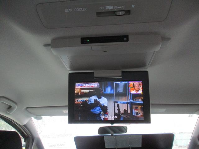 ノア Si 禁煙車/純正9インチ/11後席モニタ‐/CD/DVD再生/Bカメラ/横滑り/I-stop/イモビ/スマ-トキ‐/ETC/Wエア-バック/革巻ハンドル/両側自動ドア/LED/純正エアロ&16AW/(5枚目)