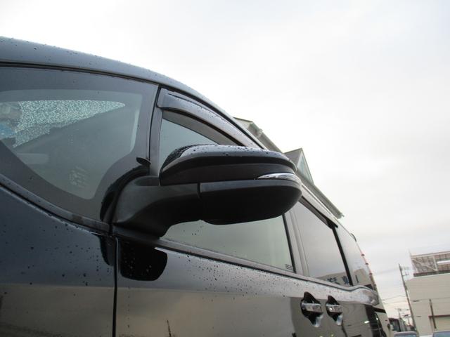 ノア Si 禁煙車/純正9インチ/11後席モニタ‐/CD/DVD再生/Bカメラ/横滑り/I-stop/イモビ/スマ-トキ‐/ETC/Wエア-バック/革巻ハンドル/両側自動ドア/LED/純正エアロ&16AW/(11枚目)