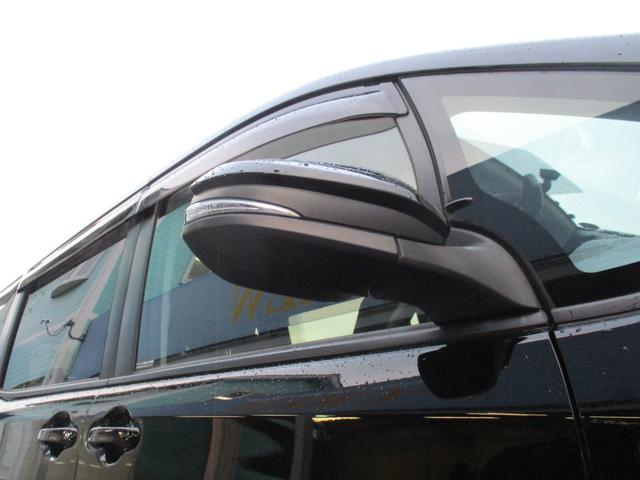 ノア Si 禁煙車/純正9インチ/11後席モニタ‐/CD/DVD再生/Bカメラ/横滑り/I-stop/イモビ/スマ-トキ‐/ETC/Wエア-バック/革巻ハンドル/両側自動ドア/LED/純正エアロ&16AW/(12枚目)