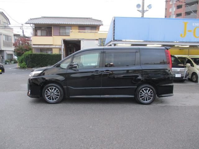 ノア Si 禁煙車/純正9インチ/11後席モニタ‐/CD/DVD再生/Bカメラ/横滑り/I-stop/イモビ/スマ-トキ‐/ETC/Wエア-バック/革巻ハンドル/両側自動ドア/LED/純正エアロ&16AW/(14枚目)