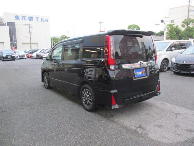 ノア Si 禁煙車/純正9インチ/11後席モニタ‐/CD/DVD再生/Bカメラ/横滑り/I-stop/イモビ/スマ-トキ‐/ETC/Wエア-バック/革巻ハンドル/両側自動ドア/LED/純正エアロ&16AW/(20枚目)