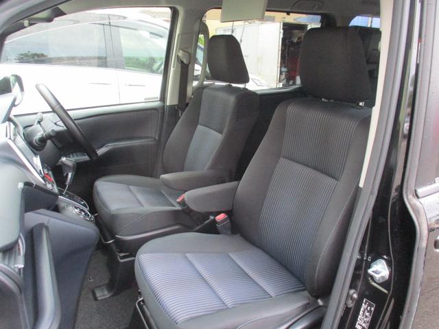 ノア Si 禁煙車/純正9インチ/11後席モニタ‐/CD/DVD再生/Bカメラ/横滑り/I-stop/イモビ/スマ-トキ‐/ETC/Wエア-バック/革巻ハンドル/両側自動ドア/LED/純正エアロ&16AW/(45枚目)