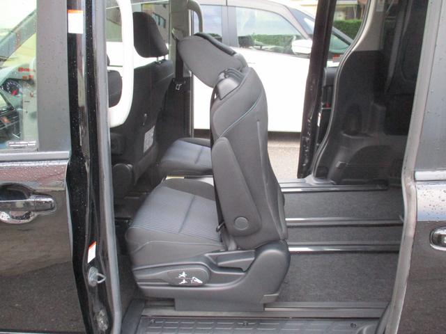 ノア Si 禁煙車/純正9インチ/11後席モニタ‐/CD/DVD再生/Bカメラ/横滑り/I-stop/イモビ/スマ-トキ‐/ETC/Wエア-バック/革巻ハンドル/両側自動ドア/LED/純正エアロ&16AW/(52枚目)