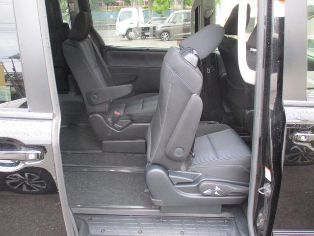 ノア Si 禁煙車/純正9インチ/11後席モニタ‐/CD/DVD再生/Bカメラ/横滑り/I-stop/イモビ/スマ-トキ‐/ETC/Wエア-バック/革巻ハンドル/両側自動ドア/LED/純正エアロ&16AW/(53枚目)