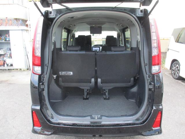 ノア Si 禁煙車/純正9インチ/11後席モニタ‐/CD/DVD再生/Bカメラ/横滑り/I-stop/イモビ/スマ-トキ‐/ETC/Wエア-バック/革巻ハンドル/両側自動ドア/LED/純正エアロ&16AW/(60枚目)