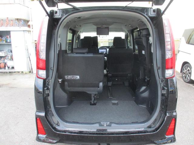 ノア Si 禁煙車/純正9インチ/11後席モニタ‐/CD/DVD再生/Bカメラ/横滑り/I-stop/イモビ/スマ-トキ‐/ETC/Wエア-バック/革巻ハンドル/両側自動ドア/LED/純正エアロ&16AW/(62枚目)