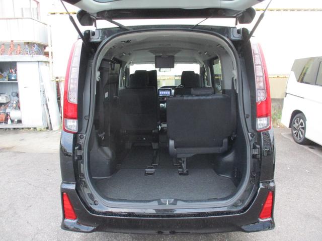 ノア Si 禁煙車/純正9インチ/11後席モニタ‐/CD/DVD再生/Bカメラ/横滑り/I-stop/イモビ/スマ-トキ‐/ETC/Wエア-バック/革巻ハンドル/両側自動ドア/LED/純正エアロ&16AW/(63枚目)