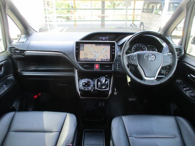 エスクァイア ハイブリッドGi ブラックテーラード TSS/純9型ナビフルセグ/Bカメラ/12型後席フリップダウン/両自動ドア/ETC/クルコン/前後ドラレコ/合皮革前席Sヒ-タ/Wオ-トAC/LED&LEDフォグ/スタイリングパッケージグリル&エアロ(4枚目)