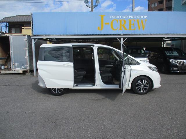 フリードハイブリッド ハイブリッド・Ｇホンダセンシング　ワンオ－ナ－／禁煙車／純正ＴＶ／Ｂカメラ／後席モニタ‐／スマ－トキ‐／イモビ／Ｉ－ｓｔｏｐ／ＥＴＣ／ハ－フレザ－／革巻Ｈ／ＬＥＤ／レーンアシスト／両側自動／ウオークスル‐／純正１５ＡＷ／（13枚目）