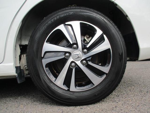 フリードハイブリッド ハイブリッド・Ｇホンダセンシング　ワンオ－ナ－／禁煙車／純正ＴＶ／Ｂカメラ／後席モニタ‐／スマ－トキ‐／イモビ／Ｉ－ｓｔｏｐ／ＥＴＣ／ハ－フレザ－／革巻Ｈ／ＬＥＤ／レーンアシスト／両側自動／ウオークスル‐／純正１５ＡＷ／（21枚目）