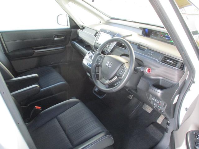 フリードハイブリッド ハイブリッド・Ｇホンダセンシング　ワンオ－ナ－／禁煙車／純正ＴＶ／Ｂカメラ／後席モニタ‐／スマ－トキ‐／イモビ／Ｉ－ｓｔｏｐ／ＥＴＣ／ハ－フレザ－／革巻Ｈ／ＬＥＤ／レーンアシスト／両側自動／ウオークスル‐／純正１５ＡＷ／（50枚目）