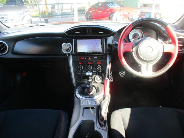 ８６ ＧＴ　禁煙車／６速ＭＴ／ＶＳＣＳＰＯＲＴ／ＨＤＤナビフルセグ／ＢＴ／ＵＳＢ／スマ－トキ－／純セキュリティアラ－ム／ＥＴＣ／革巻きＨ／サイド＆カ－テンＳＲＳ／ドラレコ／オ－トライト／ＨＩＤライト／フォグ／（4枚目）