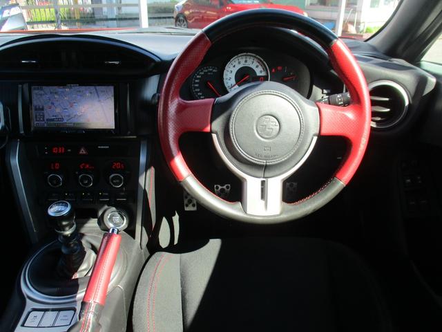８６ ＧＴ　禁煙車／６速ＭＴ／ＶＳＣＳＰＯＲＴ／ＨＤＤナビフルセグ／ＢＴ／ＵＳＢ／スマ－トキ－／純セキュリティアラ－ム／ＥＴＣ／革巻きＨ／サイド＆カ－テンＳＲＳ／ドラレコ／オ－トライト／ＨＩＤライト／フォグ／（5枚目）