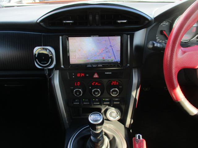 ８６ ＧＴ　禁煙車／６速ＭＴ／ＶＳＣＳＰＯＲＴ／ＨＤＤナビフルセグ／ＢＴ／ＵＳＢ／スマ－トキ－／純セキュリティアラ－ム／ＥＴＣ／革巻きＨ／サイド＆カ－テンＳＲＳ／ドラレコ／オ－トライト／ＨＩＤライト／フォグ／（6枚目）
