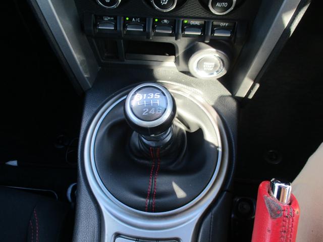 ８６ ＧＴ　禁煙車／６速ＭＴ／ＶＳＣＳＰＯＲＴ／ＨＤＤナビフルセグ／ＢＴ／ＵＳＢ／スマ－トキ－／純セキュリティアラ－ム／ＥＴＣ／革巻きＨ／サイド＆カ－テンＳＲＳ／ドラレコ／オ－トライト／ＨＩＤライト／フォグ／（12枚目）