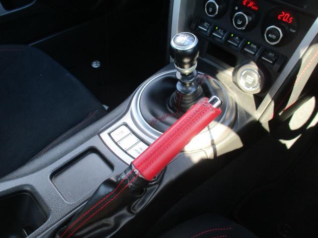 ８６ ＧＴ　禁煙車／６速ＭＴ／ＶＳＣＳＰＯＲＴ／ＨＤＤナビフルセグ／ＢＴ／ＵＳＢ／スマ－トキ－／純セキュリティアラ－ム／ＥＴＣ／革巻きＨ／サイド＆カ－テンＳＲＳ／ドラレコ／オ－トライト／ＨＩＤライト／フォグ／（14枚目）