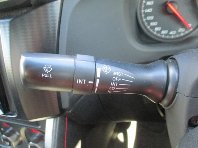 ８６ ＧＴ　禁煙車／６速ＭＴ／ＶＳＣＳＰＯＲＴ／ＨＤＤナビフルセグ／ＢＴ／ＵＳＢ／スマ－トキ－／純セキュリティアラ－ム／ＥＴＣ／革巻きＨ／サイド＆カ－テンＳＲＳ／ドラレコ／オ－トライト／ＨＩＤライト／フォグ／（16枚目）