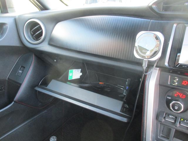 ８６ ＧＴ　禁煙車／６速ＭＴ／ＶＳＣＳＰＯＲＴ／ＨＤＤナビフルセグ／ＢＴ／ＵＳＢ／スマ－トキ－／純セキュリティアラ－ム／ＥＴＣ／革巻きＨ／サイド＆カ－テンＳＲＳ／ドラレコ／オ－トライト／ＨＩＤライト／フォグ／（28枚目）