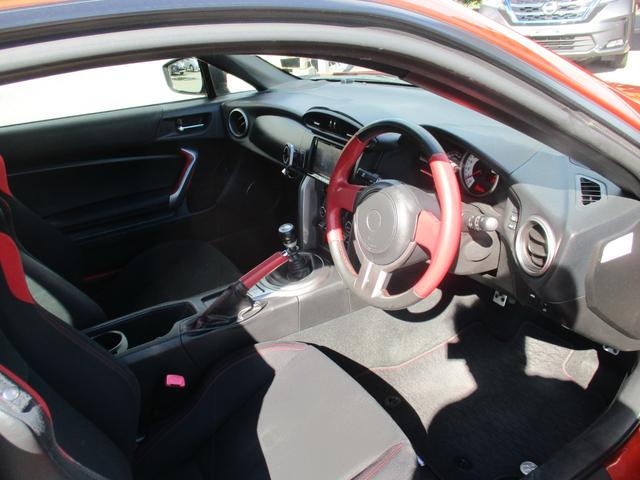 ８６ ＧＴ　禁煙車／６速ＭＴ／ＶＳＣＳＰＯＲＴ／ＨＤＤナビフルセグ／ＢＴ／ＵＳＢ／スマ－トキ－／純セキュリティアラ－ム／ＥＴＣ／革巻きＨ／サイド＆カ－テンＳＲＳ／ドラレコ／オ－トライト／ＨＩＤライト／フォグ／（35枚目）