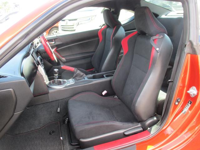 ８６ ＧＴ　禁煙車／６速ＭＴ／ＶＳＣＳＰＯＲＴ／ＨＤＤナビフルセグ／ＢＴ／ＵＳＢ／スマ－トキ－／純セキュリティアラ－ム／ＥＴＣ／革巻きＨ／サイド＆カ－テンＳＲＳ／ドラレコ／オ－トライト／ＨＩＤライト／フォグ／（38枚目）