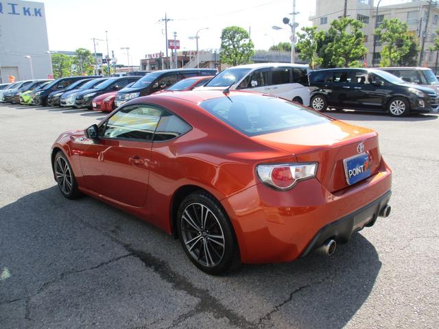 ８６ ＧＴ　禁煙車／６速ＭＴ／ＶＳＣＳＰＯＲＴ／ＨＤＤナビフルセグ／ＢＴ／ＵＳＢ／スマ－トキ－／純セキュリティアラ－ム／ＥＴＣ／革巻きＨ／サイド＆カ－テンＳＲＳ／ドラレコ／オ－トライト／ＨＩＤライト／フォグ／（51枚目）