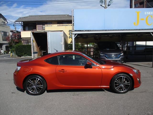 ８６ ＧＴ　禁煙車／６速ＭＴ／ＶＳＣＳＰＯＲＴ／ＨＤＤナビフルセグ／ＢＴ／ＵＳＢ／スマ－トキ－／純セキュリティアラ－ム／ＥＴＣ／革巻きＨ／サイド＆カ－テンＳＲＳ／ドラレコ／オ－トライト／ＨＩＤライト／フォグ／（56枚目）