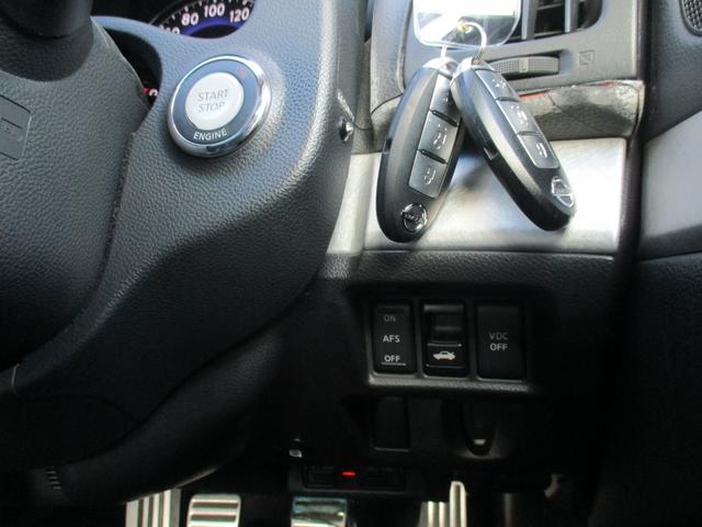 スカイライン ３７０ＧＴ　タイプＳ　６速ＭＴ／ＶＤＣ／ポータブルナビＴＶ／インテリキー／イモビ／ビルトインＥＴＣ／革巻きＨ／前席パワーＳ／３６０°＋リアドラレコ／サイド＆カーテンＳＲＳ／ＡＦＳ付キセノンライト／フォグ／純１９ＡＷ／Ｒスポ（19枚目）