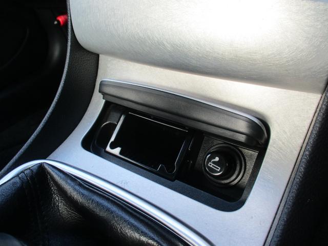 スカイライン ３７０ＧＴ　タイプＳ　６速ＭＴ／ＶＤＣ／ポータブルナビＴＶ／インテリキー／イモビ／ビルトインＥＴＣ／革巻きＨ／前席パワーＳ／３６０°＋リアドラレコ／サイド＆カーテンＳＲＳ／ＡＦＳ付キセノンライト／フォグ／純１９ＡＷ／Ｒスポ（35枚目）