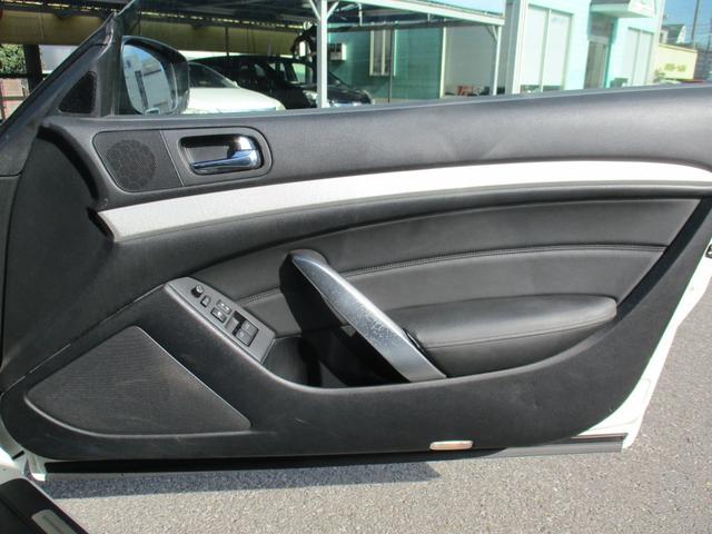 スカイライン ３７０ＧＴ　タイプＳ　６速ＭＴ／ＶＤＣ／ポータブルナビＴＶ／インテリキー／イモビ／ビルトインＥＴＣ／革巻きＨ／前席パワーＳ／３６０°＋リアドラレコ／サイド＆カーテンＳＲＳ／ＡＦＳ付キセノンライト／フォグ／純１９ＡＷ／Ｒスポ（41枚目）