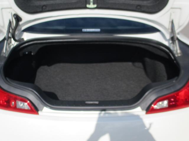 スカイライン ３７０ＧＴ　タイプＳ　６速ＭＴ／ＶＤＣ／ポータブルナビＴＶ／インテリキー／イモビ／ビルトインＥＴＣ／革巻きＨ／前席パワーＳ／３６０°＋リアドラレコ／サイド＆カーテンＳＲＳ／ＡＦＳ付キセノンライト／フォグ／純１９ＡＷ／Ｒスポ（54枚目）