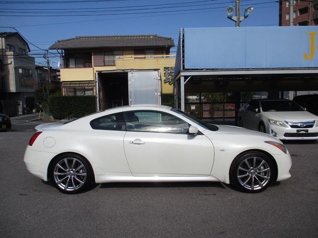 スカイライン ３７０ＧＴ　タイプＳ　６速ＭＴ／ＶＤＣ／ポータブルナビＴＶ／インテリキー／イモビ／ビルトインＥＴＣ／革巻きＨ／前席パワーＳ／３６０°＋リアドラレコ／サイド＆カーテンＳＲＳ／ＡＦＳ付キセノンライト／フォグ／純１９ＡＷ／Ｒスポ（65枚目）