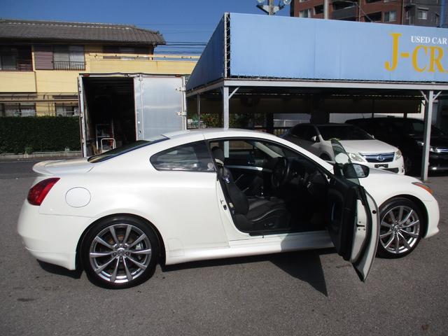 スカイライン ３７０ＧＴ　タイプＳ　６速ＭＴ／ＶＤＣ／ポータブルナビＴＶ／インテリキー／イモビ／ビルトインＥＴＣ／革巻きＨ／前席パワーＳ／３６０°＋リアドラレコ／サイド＆カーテンＳＲＳ／ＡＦＳ付キセノンライト／フォグ／純１９ＡＷ／Ｒスポ（67枚目）