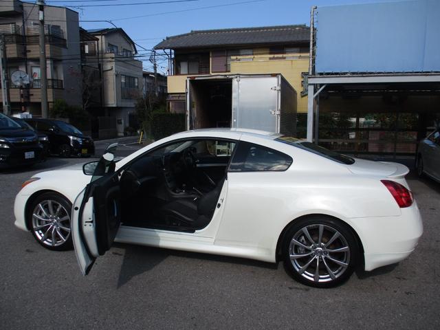 スカイライン ３７０ＧＴ　タイプＳ　６速ＭＴ／ＶＤＣ／ポータブルナビＴＶ／インテリキー／イモビ／ビルトインＥＴＣ／革巻きＨ／前席パワーＳ／３６０°＋リアドラレコ／サイド＆カーテンＳＲＳ／ＡＦＳ付キセノンライト／フォグ／純１９ＡＷ／Ｒスポ（68枚目）