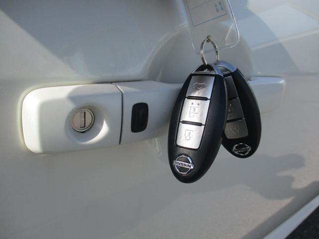 スカイライン ３７０ＧＴ　タイプＳ　６速ＭＴ／ＶＤＣ／ポータブルナビＴＶ／インテリキー／イモビ／ビルトインＥＴＣ／革巻きＨ／前席パワーＳ／３６０°＋リアドラレコ／サイド＆カーテンＳＲＳ／ＡＦＳ付キセノンライト／フォグ／純１９ＡＷ／Ｒスポ（79枚目）