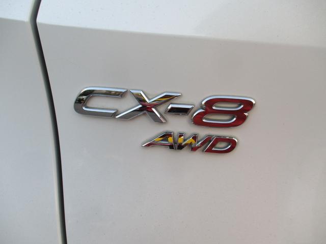 雨天でも安心！屋根付き展示スペースがございます♪数台限定になりますので、事前にご来店予約（お電話でもメールでもＯＫ！）をしていただければ、スムーズにお車をご覧いただくことが可能です。