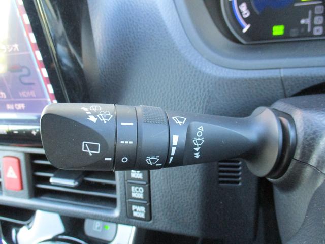 エスクァイア ハイブリッドＧｉ　後期型／禁煙／ＡＬＰＩＮＥ９型ナビフルセグ／Ｂカメラ／１２．８型後席フリップダウンＭ／ＨＤＭＩ＆ＵＳＢ／両自動ドア／スマキ－／ＥＴＣ／クルコン／合皮革前席Ｓヒ－タ－／１００Ｖ電源／Ｗオ－トＡＣ／ＬＥＤ（31枚目）