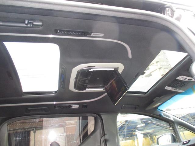 ヴェルファイア 2.5Z Aエディション ゴールデンアイズ Wサンルーフ/ALPINE11型ナビフルセグ/Bカメラ/12.8型後席フリップダウン/両自動&パワ-バックドア/スマキ-/ETC/クルコン/専用アルカンタ-ラHレザ-S/N席&2列目オットマン/LED(4枚目)