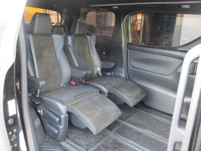 ヴェルファイア 2.5Z Aエディション ゴールデンアイズ Wサンルーフ/ALPINE11型ナビフルセグ/Bカメラ/12.8型後席フリップダウン/両自動&パワ-バックドア/スマキ-/ETC/クルコン/専用アルカンタ-ラHレザ-S/N席&2列目オットマン/LED(41枚目)