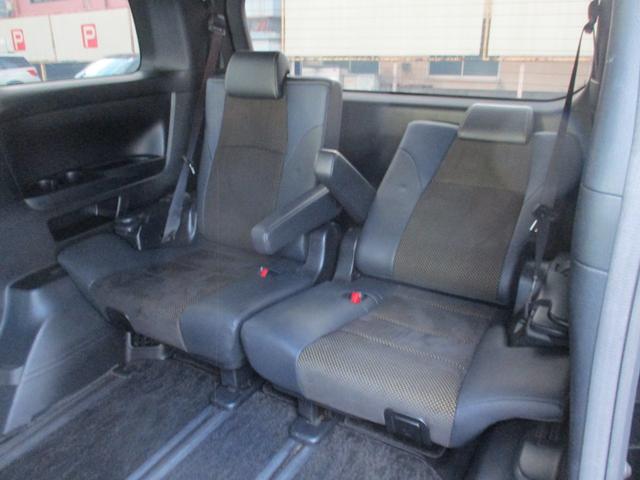 ヴェルファイア 2.5Z Aエディション ゴールデンアイズ Wサンルーフ/ALPINE11型ナビフルセグ/Bカメラ/12.8型後席フリップダウン/両自動&パワ-バックドア/スマキ-/ETC/クルコン/専用アルカンタ-ラHレザ-S/N席&2列目オットマン/LED(44枚目)