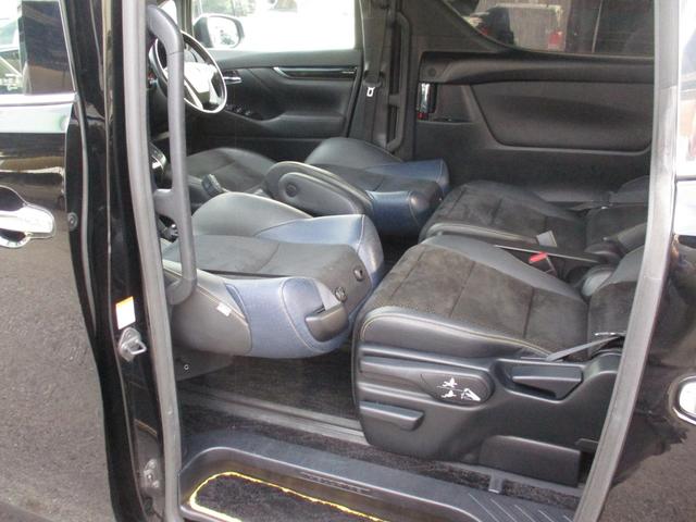 ヴェルファイア 2.5Z Aエディション ゴールデンアイズ Wサンルーフ/ALPINE11型ナビフルセグ/Bカメラ/12.8型後席フリップダウン/両自動&パワ-バックドア/スマキ-/ETC/クルコン/専用アルカンタ-ラHレザ-S/N席&2列目オットマン/LED(52枚目)