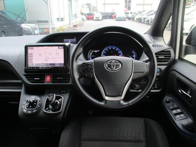 ノア ハイブリッドＧ　１オ－ナ－／禁煙車／セ－フティセンス／９型ナビフルセグ／Ｂカメラ／１２．８型後席フリップダウンＭ／両自動ドア／スマ－トキ－／ＥＴＣ／クルコン／前席Ｓヒ－タ－／Ｗオ－トＡＣ／ＬＥＤ／ＴＲＤＦ＆Ｒエアロ／（5枚目）