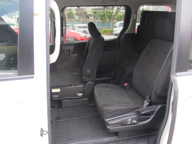 ノア ハイブリッドＧ　１オ－ナ－／禁煙車／セ－フティセンス／９型ナビフルセグ／Ｂカメラ／１２．８型後席フリップダウンＭ／両自動ドア／スマ－トキ－／ＥＴＣ／クルコン／前席Ｓヒ－タ－／Ｗオ－トＡＣ／ＬＥＤ／ＴＲＤＦ＆Ｒエアロ／（41枚目）