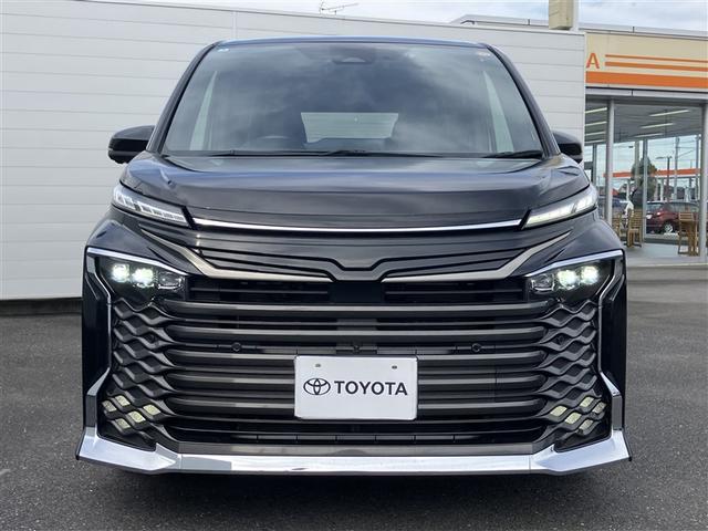 ヴォクシー ハイブリッドＳ－Ｚ　パワーウィンドウ　ＤＶＤ再生機能　インテリキー　横滑防止装置　地デジＴＶ　アクティブクルーズコントロール　１オナ　フルオートエアコン　リアカメラ　エアバッグ　ＡＢＳ　１００Ｖ充電　ナビＴＶ　ＷＡＣ（2枚目）