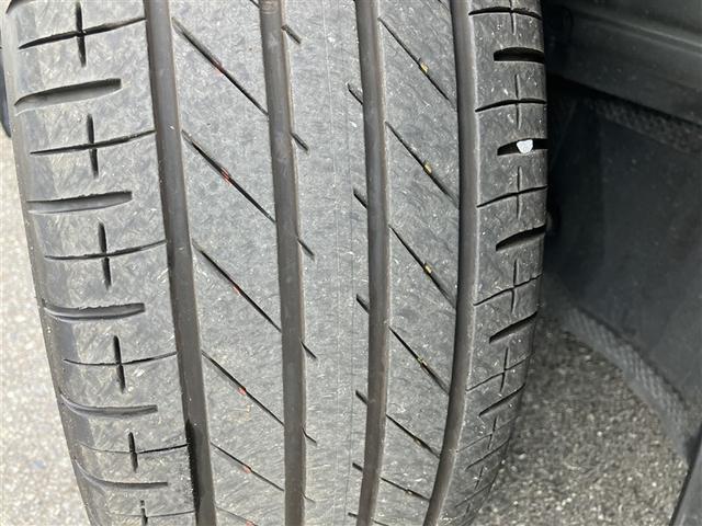 ヴォクシー ハイブリッドＳ－Ｚ　パワーウィンドウ　ＤＶＤ再生機能　インテリキー　横滑防止装置　地デジＴＶ　アクティブクルーズコントロール　１オナ　フルオートエアコン　リアカメラ　エアバッグ　ＡＢＳ　１００Ｖ充電　ナビＴＶ　ＷＡＣ（10枚目）