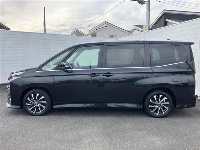 ヴォクシー ハイブリッドＳ－Ｚ　パワーウィンドウ　ＤＶＤ再生機能　インテリキー　横滑防止装置　地デジＴＶ　アクティブクルーズコントロール　１オナ　フルオートエアコン　リアカメラ　エアバッグ　ＡＢＳ　１００Ｖ充電　ナビＴＶ　ＷＡＣ（12枚目）