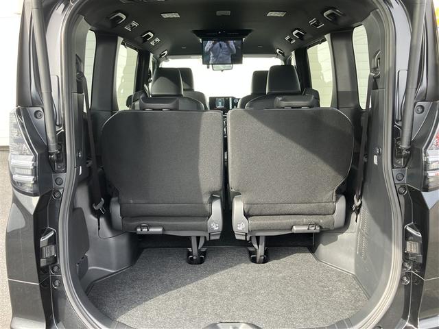 ヴォクシー ハイブリッドＳ－Ｚ　パワーウィンドウ　ＤＶＤ再生機能　インテリキー　横滑防止装置　地デジＴＶ　アクティブクルーズコントロール　１オナ　フルオートエアコン　リアカメラ　エアバッグ　ＡＢＳ　１００Ｖ充電　ナビＴＶ　ＷＡＣ（24枚目）