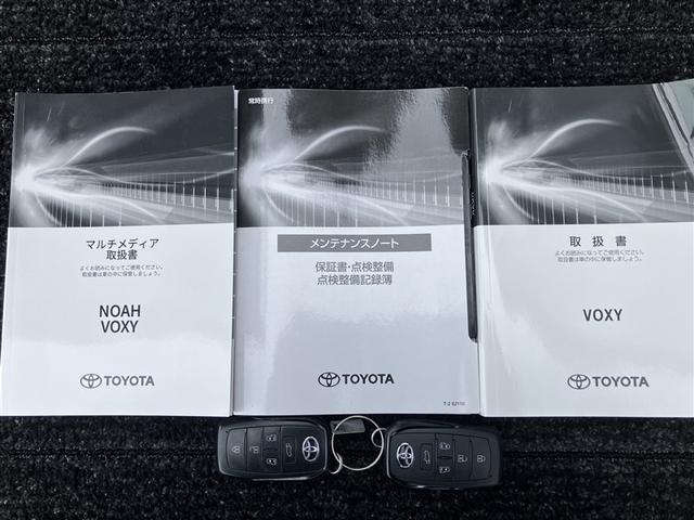 ヴォクシー ハイブリッドＳ－Ｚ　パワーウィンドウ　ＤＶＤ再生機能　インテリキー　横滑防止装置　地デジＴＶ　アクティブクルーズコントロール　１オナ　フルオートエアコン　リアカメラ　エアバッグ　ＡＢＳ　１００Ｖ充電　ナビＴＶ　ＷＡＣ（40枚目）