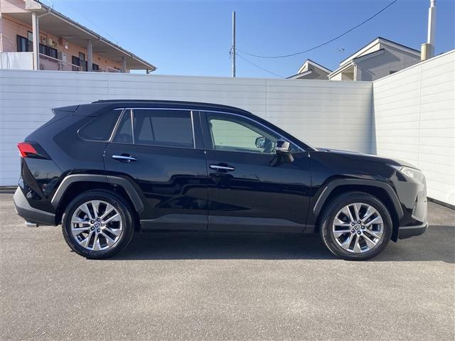 ＲＡＶ４ Ｇ　Ｚパッケージ　インテリジェントクリアランスソナー　パノラマルーフ　整備記録簿　ＡＷＤ　ＬＥＤライト　アルミホイル　オートクルーズ　横滑り防止装置　バックガイドモニター　盗難防止装置　デュアルエアバッグ　メモリナビ（7枚目）